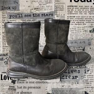 Uggs black leather mid-calf boots with a small chunky heel SZ 8